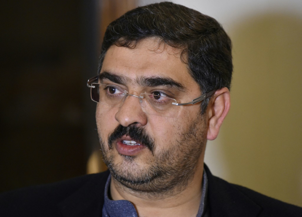     قال أحد زعماء المعارضة إن أنوار الحق كاكار ، عضو مجلس الشيوخ من مقاطعة بلوشستان الباكستانية ، سيكون رئيس وزراء مؤقتًا لرؤية البلاد حتى الانتخابات القادمة. (أ ف ب)   