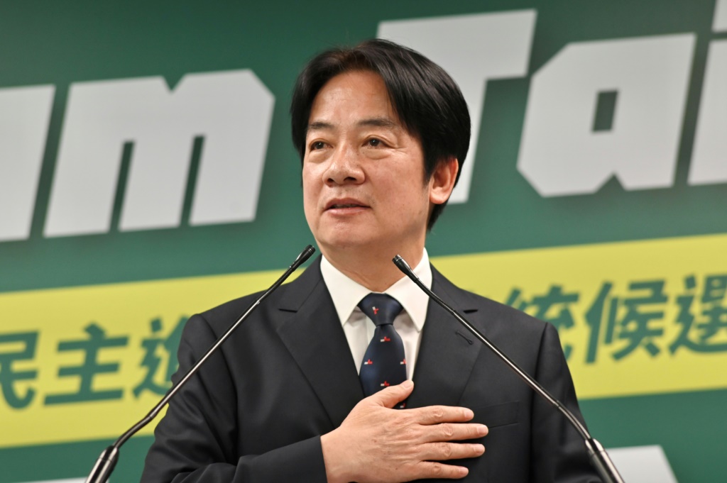 نائب رئيسة تايوان وليام لاي في مقر الحزب الديموقراطي التقدمي الحاكم في تايبيه، في 12 نيسان/أبريل 2023 (ا ف ب)
