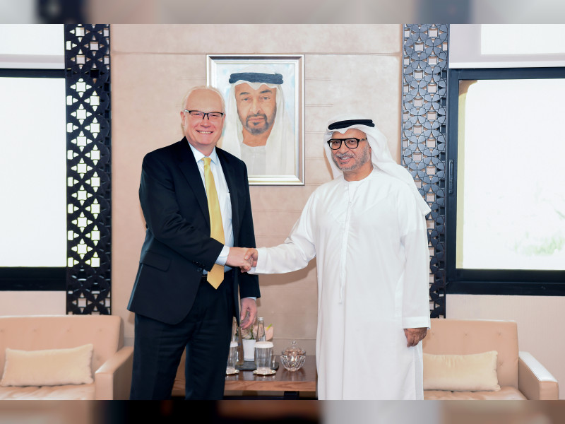 المبعوث الأمريكي إلى اليمن، تيم ليندركينغ، مساء امس الاثنين 2023-8-14، مع أنور قرقاش، المستشار الدبلوماسي لرئيس الإمارات (وام)