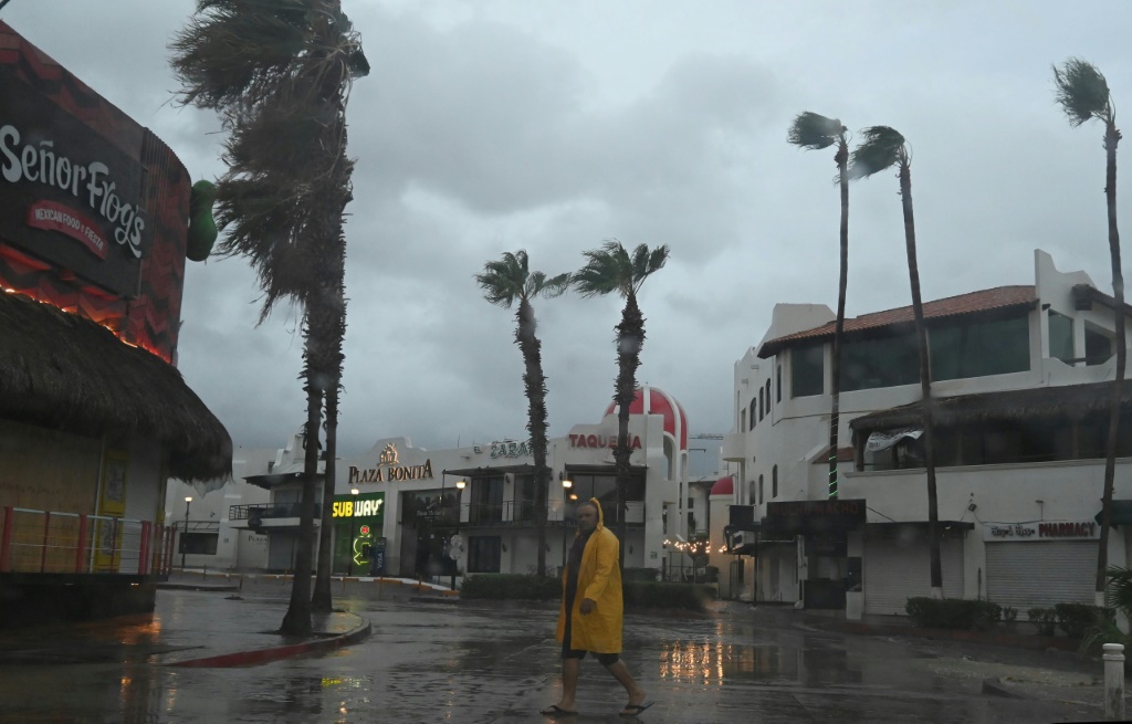 جلب الإعصار هيلاري أمطارًا غزيرة وانهيارات أرضية ورياحًا عاصفة إلى باجا كاليفورنيا (ا ف ب)