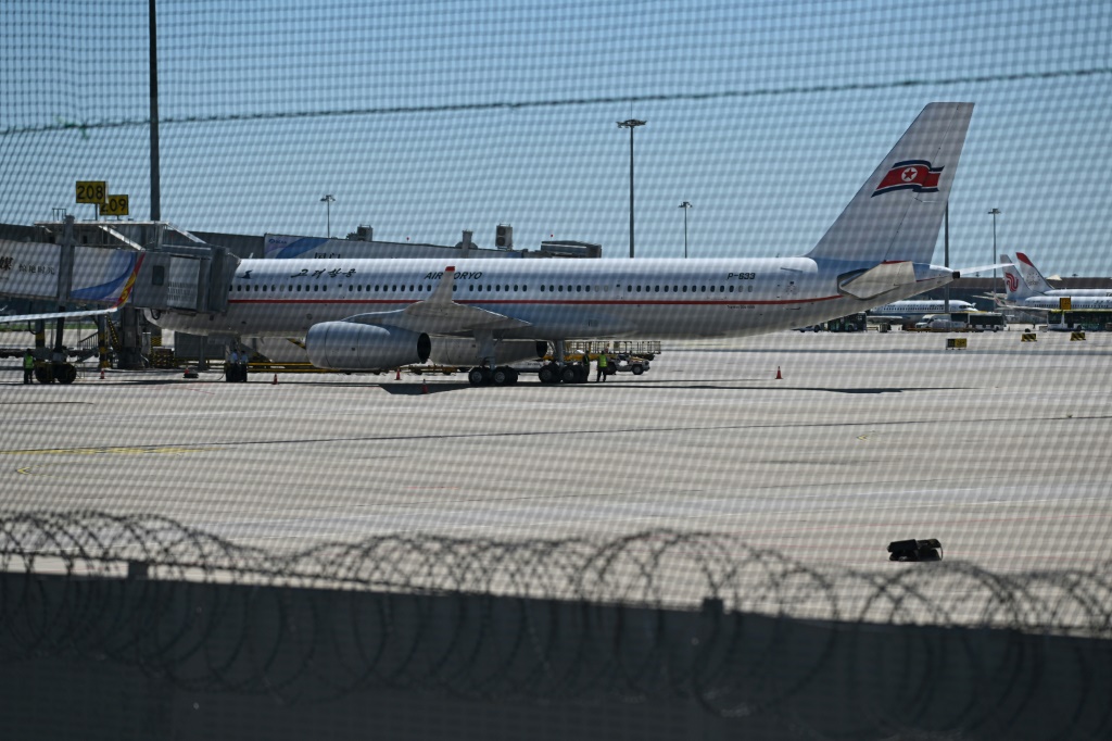     طائرة شركة "إير كوريو" في مطار بكين الدولي في 22 آب/أغسطس 2023 (أ ف ب)   