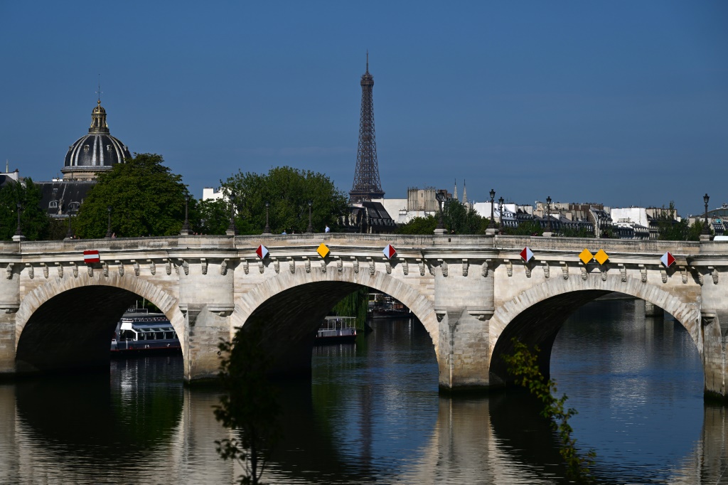     مشهد عام من باريس يبدو فيه برج إيفل، في 22 آب/أغسطس 2023 (أ ف ب)   