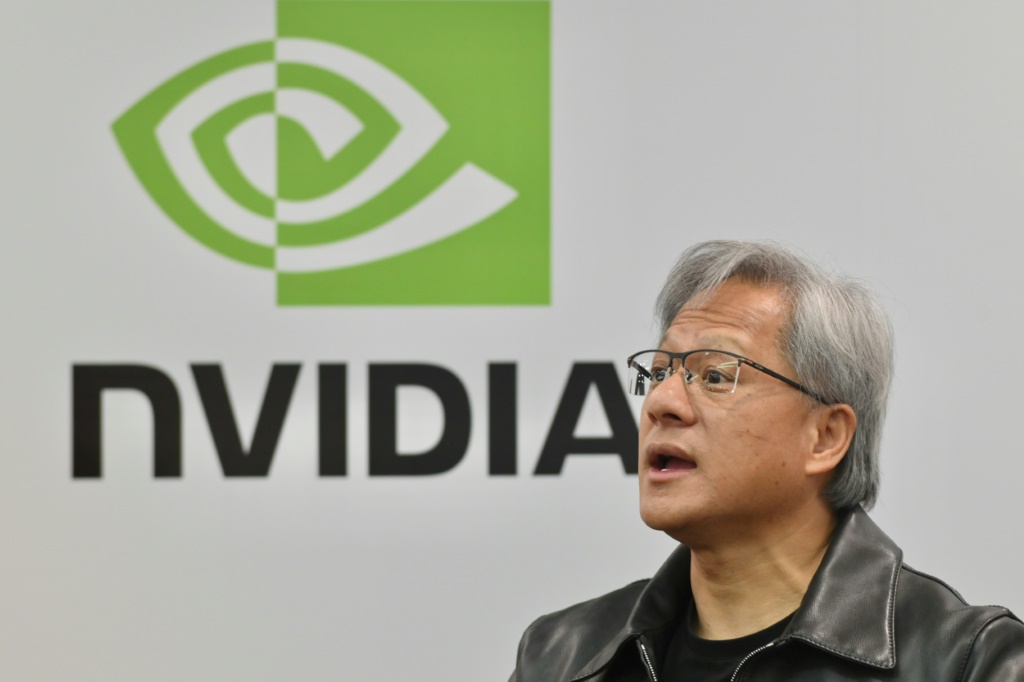    شهدت شركة Nvidia، تحت قيادة المؤسس والرئيس التنفيذي Jensen Huang، ارتفاعًا في أسعار أسهمها هذا العام مع تزايد الطلب على مكونات الذكاء الاصطناعي (أ ف ب)   