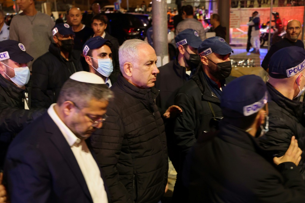 لا ينبغي أن تودع قوة أخرى في أيدي عصبة محبي إشعال النار التي تقود الدولة وتستخدمها لتقويض أساسات النظام في إسرائيل (أ ف ب)