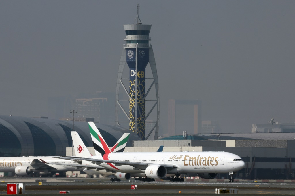 وكانت دبي أكثر المطارات ازدحاما في العالم بالمسافرين الدوليين قبل تفشي جائحة كوفيد-19 (أ ف ب)   
