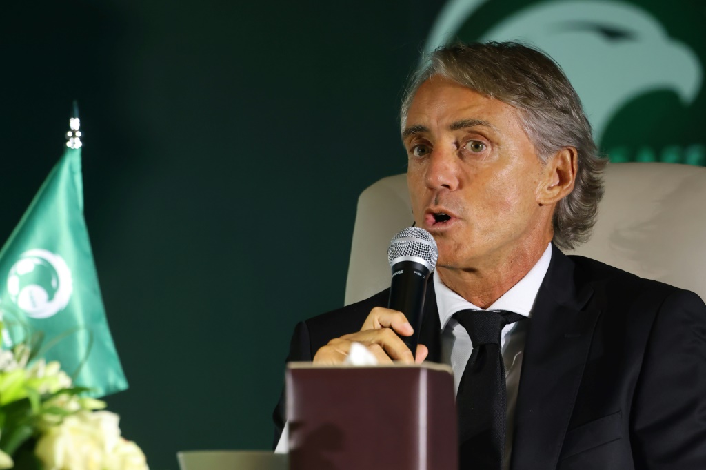 الإيطالي روبرتو مانشيني يتحدث بعد تقديمه كمدرب جديد للمنتخب السعودي لكرة القدم. الرياض، في 28 آب/أغسطس 2023 (ا ف ب)