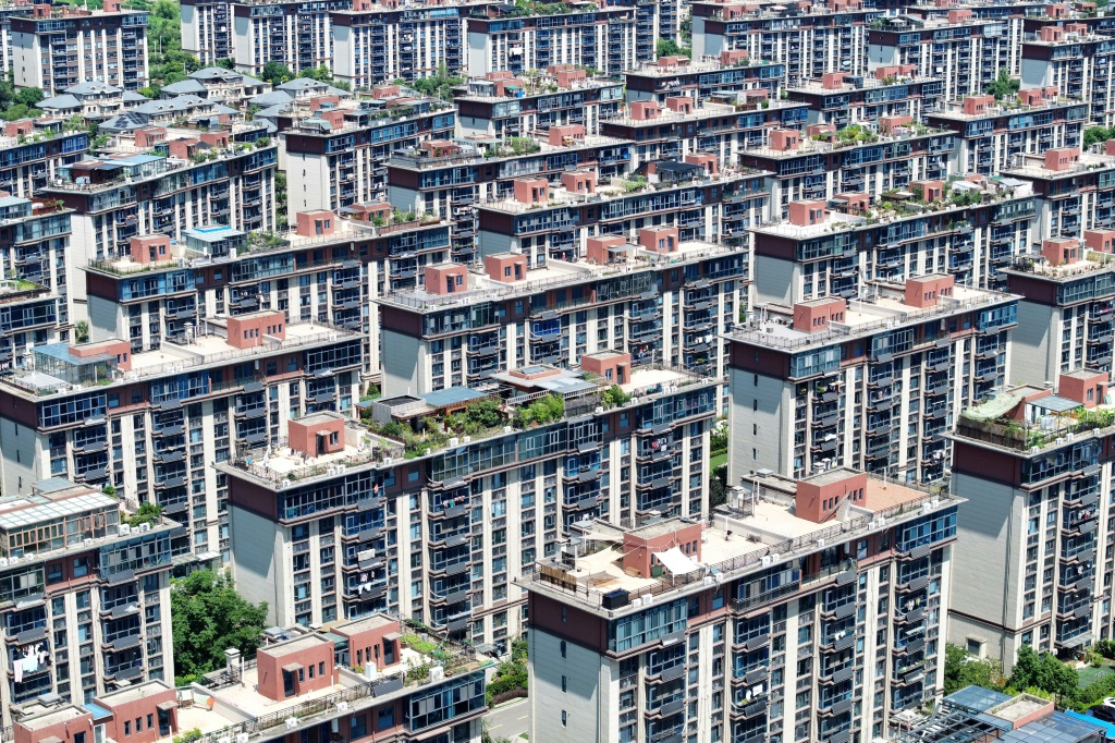     مجمع سكني تم بناؤه من قبل شركة التطوير العقاري الصينية Country Garden في نانجينغ بمقاطعة جيانغسو شرق الصين في 31 أغسطس 2023 (أ ف ب؟)   