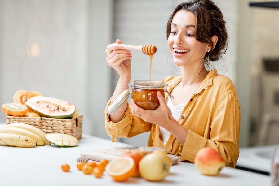 فوائد عسل الزعتر الشفائية غير متوقعة.. خصوصاً للعروس (سيدتي)