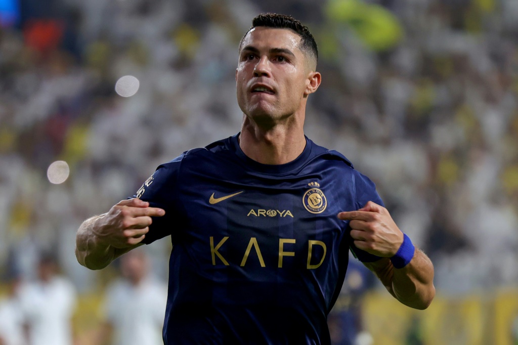 مهاجم النصر البرتغالي كريستيانو رونالدو يحتفل بثنائيته في مرمى الشباب (4-0) في الدوري السعودي لكرة القدم في 29 آب/أغسطس 2023 (ا ف ب)