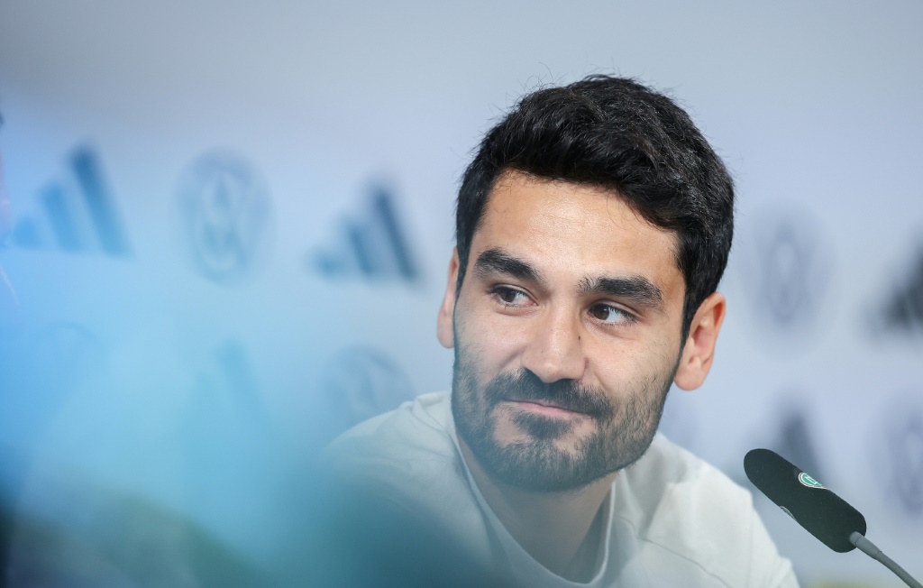 لاعب الوسط المنتخب الألماني إيلكاي غوندوغان خلال المؤتمر الصحافي عشية المباراة الدولية الودية ضد على ملعب فولكسفاغن موتور سيتي في فولفسبورغ في الثامن من أيلول/سبتمبر 2023 (ا ف ب)