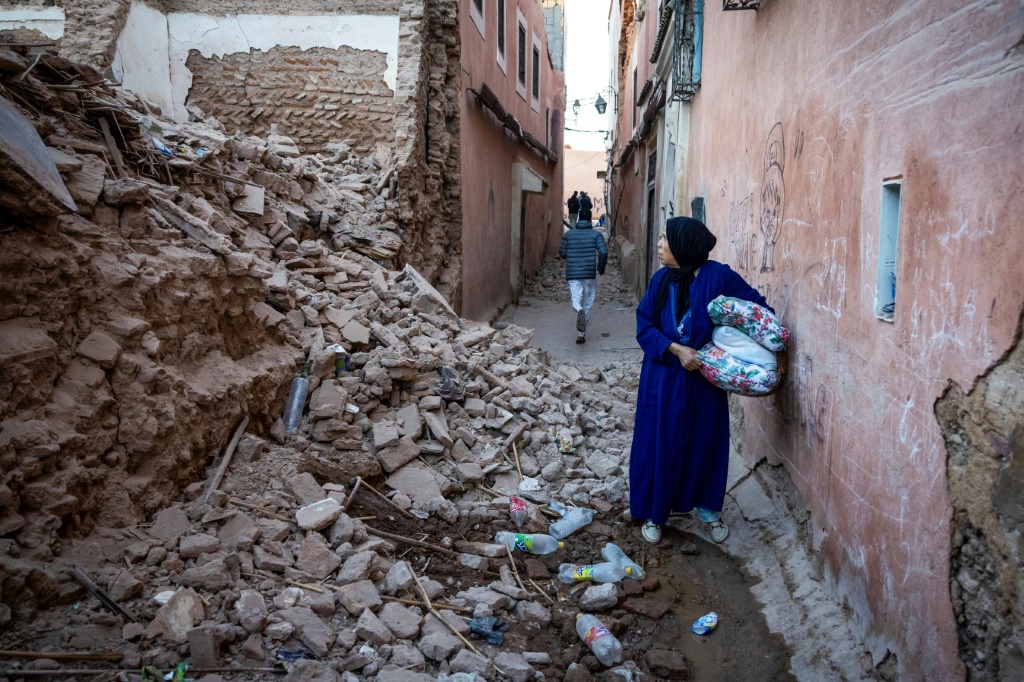 صورة مؤرخة في 9 أيلول/سبتمبر 2023 من أحد أحياء مراكش عقب الزلزال الذي ضرب المغرب (ا ف ب)