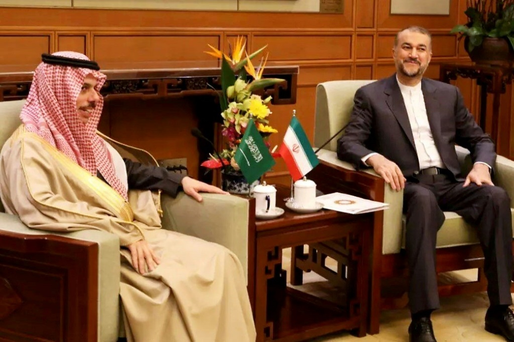قال العميد عباس نيلفروشان: "من الطبيعي أن أولويتنا الأولى في هذا الاتجاه هي إقامة علاقات مع الجيران" (أ ف ب)