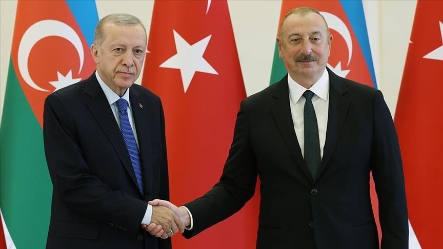 الرئيس التركي رجب طيب أردوغان ونظيره الأذربيجاني إلهام علييف (الاناضول)