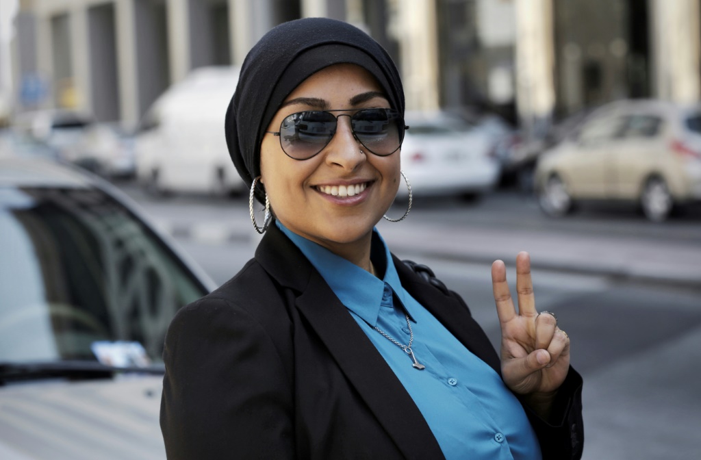 صورة من الأرشيف للناشطة الحقوقية البحرينية مريم الخواجة ابنة الحقوقي البارز عبد الهادي الخواجة، في المنامة في الأول من تشرين الأول/أكتوبر 2014 (ا ف ب)