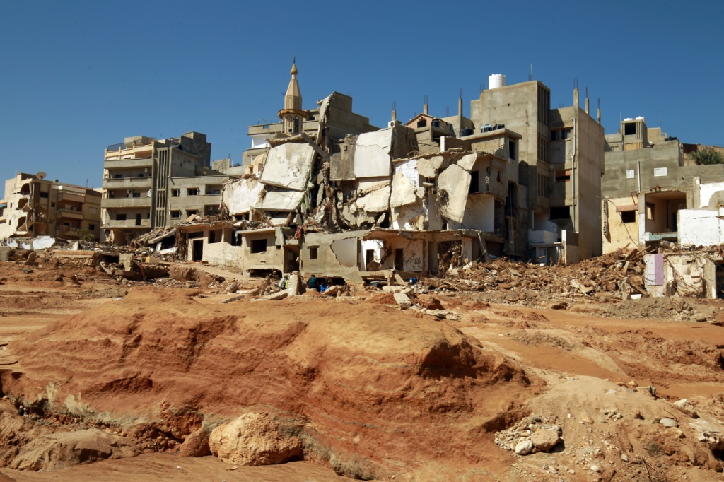 صورة ملتقطة في 15 أيلول/سبتمبر 2023 تظهر الدمار اللاحق بمدينة درنة في شرق ليبيا بعد فيضانت سببتها العاصفة دانيال (ا ف ب)