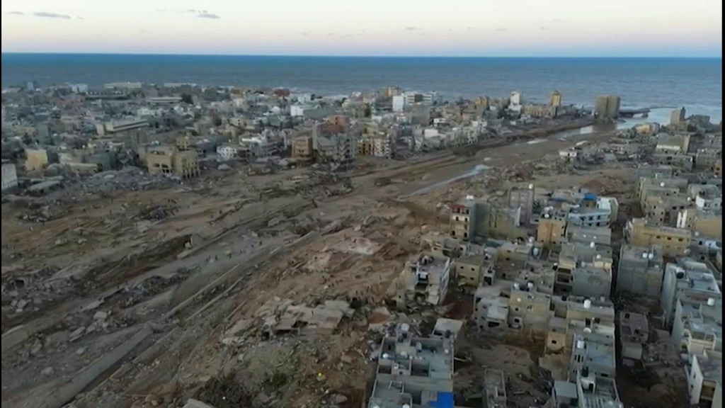 السماح ببقاء دولة فاشلة على الطرف الجنوبي للبحر المتوسط، لن يكون خيانة لآمال الليبيين الذين انتفضوا ضد القذافي، بل سيكون تهديدا  على استقرار شمال أفريقيا (ا ف ب)