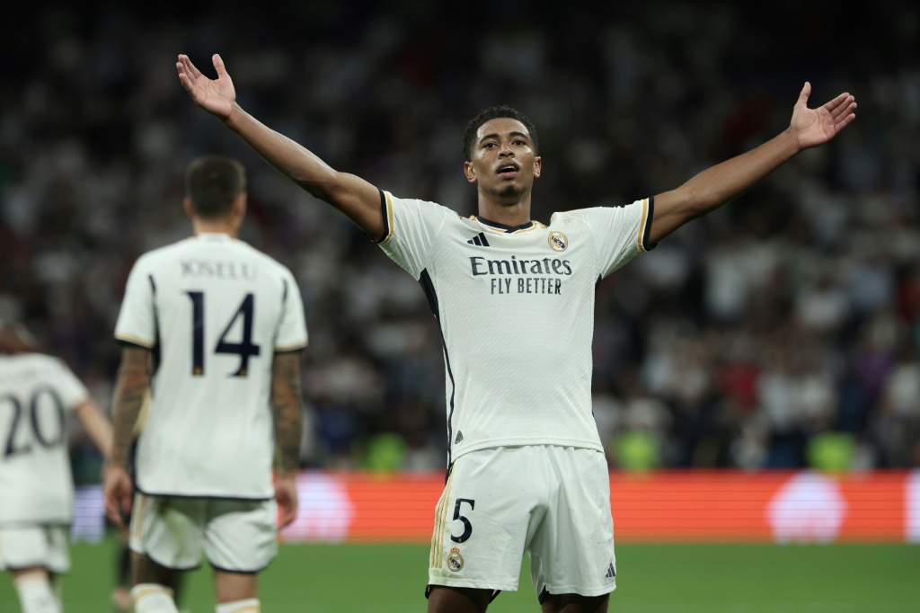 لاعب وسط ريال مدريد الدولي الانكليزي جود بيلينغهام يحتفل بهدف الفوز في مرمى أونيون برلين (1-0) في الجولة الاولى من دور المجموعات لمسابقة دوري أبطال أوروبا في مدريد في 20 أيلول/سبتمبر 2023 (ا ف ب)