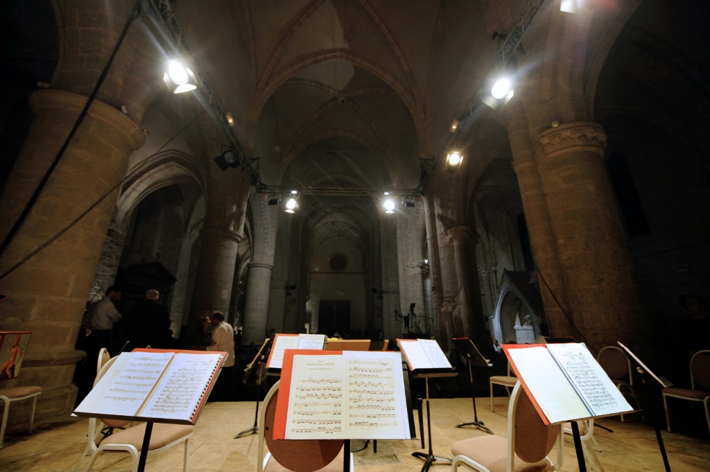 دفاتر لنوتات موسيقية خلال مهرجان الموسيقى الباروكية في أمبرونيه بمنطقة أين الفرنسية في 18 أيلول/سبتمبر 2009 (ا ف ب)