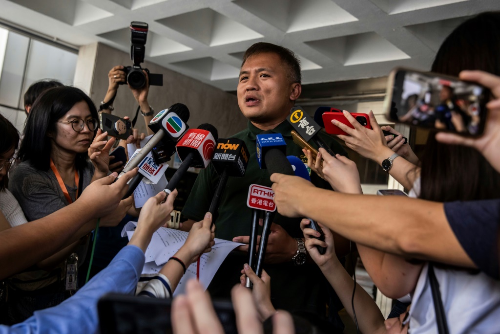 حُكم على الصحفي المخضرم رونسون تشان بالسجن لمدة خمسة أيام بتهمة عرقلة الشرطة بملابس مدنية (أ ف ب)   