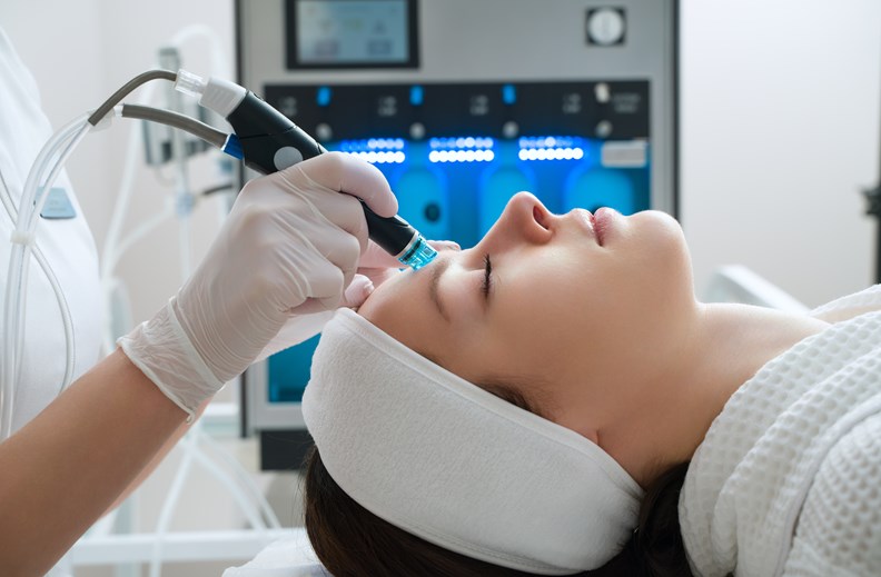 استعيدي شبابكِ إجراءات تجميلية تكافح الشيخوخة(زهرة الخليج)