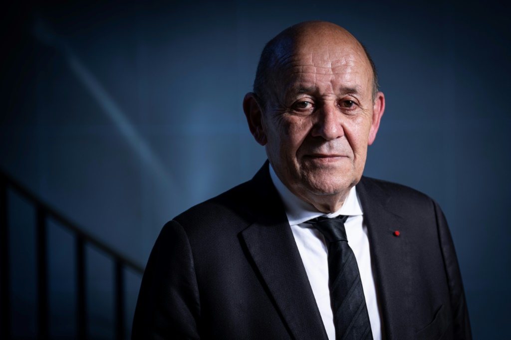 وزير الخارجية الفرنسي السابق جان إيف لودريان في لقاء مع وكالة فرانس برس في 25 أيلول/سبتمبر 2023 (أ ف ب)   