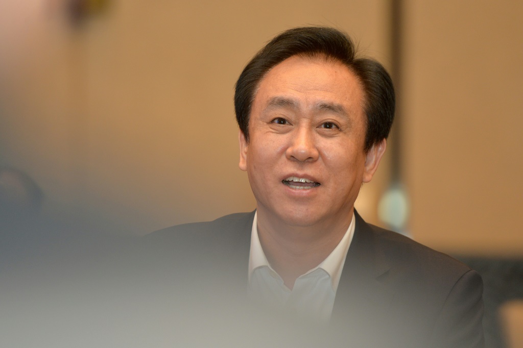 صورة التُقطت في الخامس من حزيران/يونيو 2017 يظهر فيها رئيس شركة التطوير العقاري الصينية "إيفرغراند" شو جيايين - المعروف باسمه باللغة الكانتونية هوي كا يان - خلال اجتماع في مدينة ووهان (ا ف ب)   