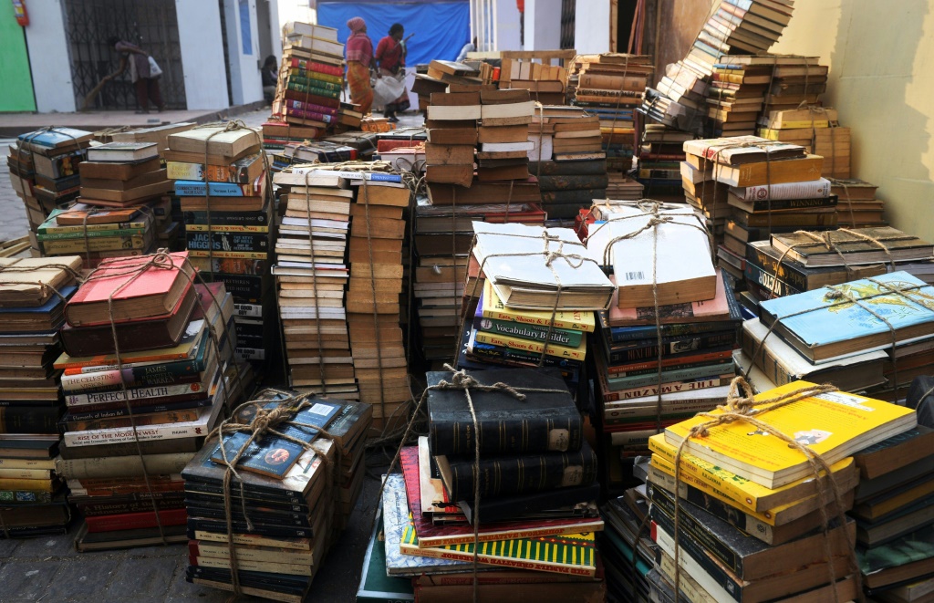 كتب في معرض للكتاب في مدينة كلكتا الهندية في 24 كانون الثاني/يناير 2012 (ا ف ب)