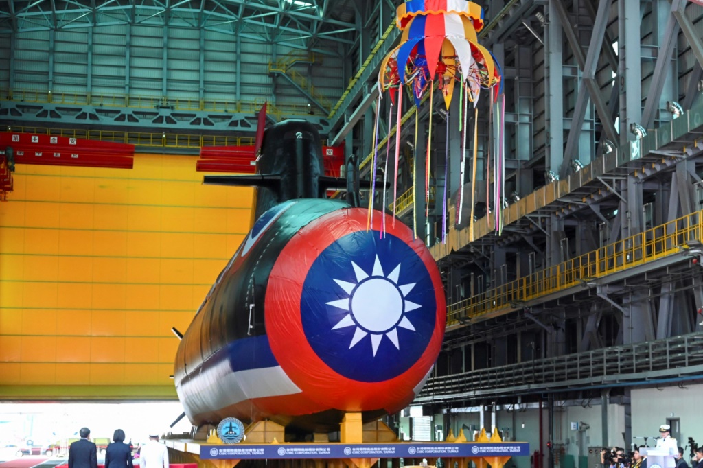 الغواصة التايوانية الأولى المصنوعة محلياً خلال حفل أقيم في شركة بناء السفن 