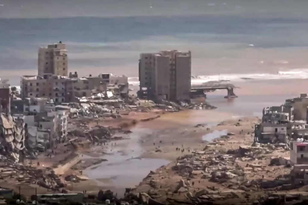 صورة جوية لمدينة درنة التي دمّرتها السيول، في 18 أيلول/سبتمبر 2023 في ليبيا (أ ف ب)   
