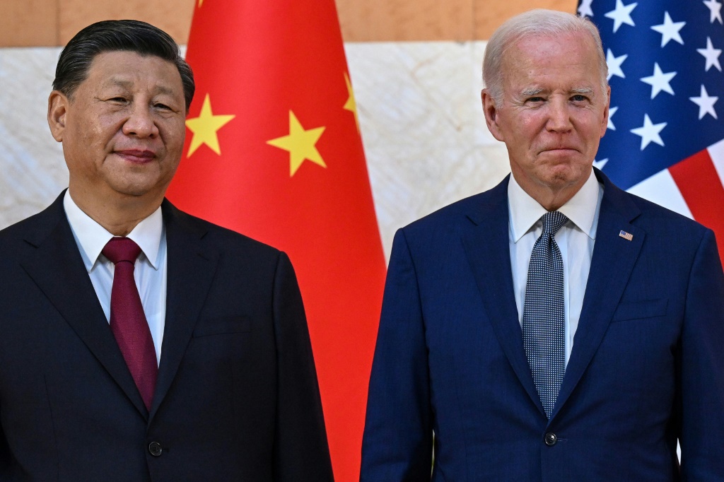 الرئيس الأمريكي جو بايدن، ونظيره الصيني شي جين بينغ (أ ف ب)