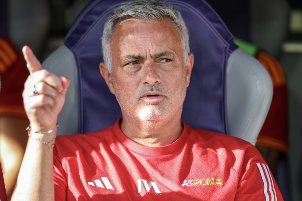 يشرف مورينيو على روما منذ العام 2021 (ا ف ب)