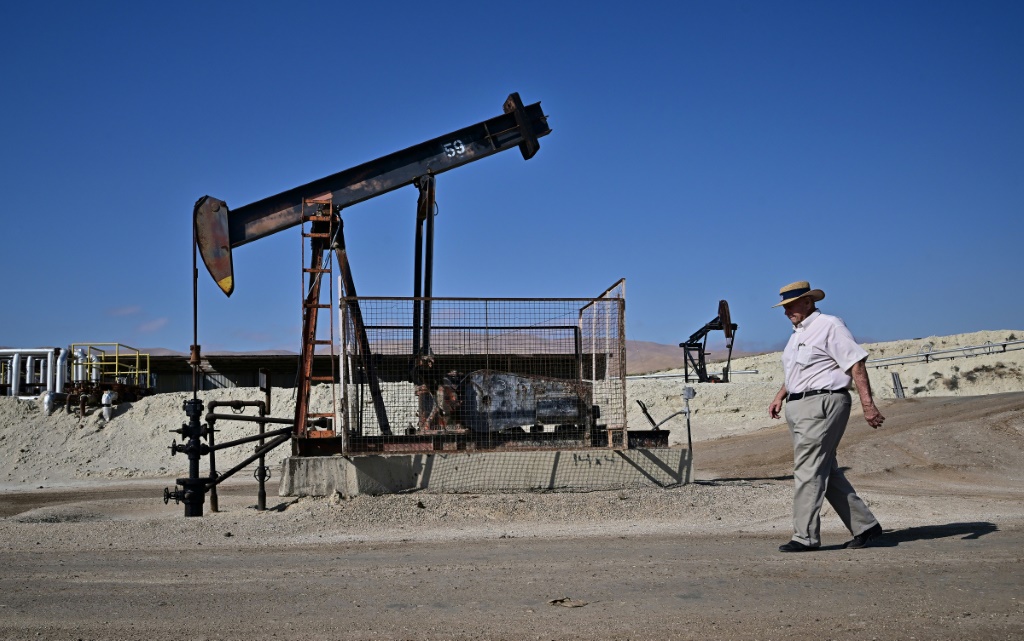 يعتقد فريد هولمز أن شركته لن تتمكن من الاستمرار في إنتاج النفط في كاليفورنيا إلا لمدة 12 أو 14 عامًا أخرى، بسبب القيود المتزايدة (أ ف ب)   