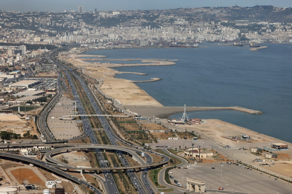 لقطة عامة للعاصمة الجزائرية بتاريخ 25 آب/اغسطس 2022 (ا ف ب)