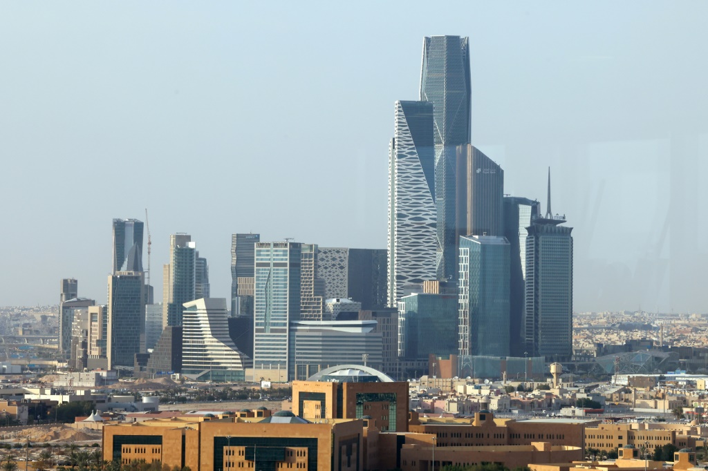 مشهد عام للعاصمة السعودية الرياض يظهر مدينة الملك عبد الله الاقتصادية في 1 آب/أغسطس 2023 (ا ف ب)