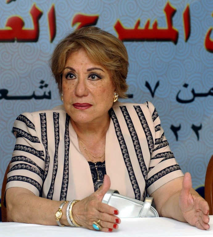 الممثلة المصرية سميحة أيوب خلال مؤتمر صحافي في مسقط في 22 أيلول/سبتمبر 2004 (ا ف ب)