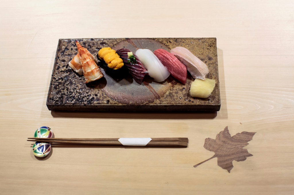 صورة ملتقطة في 16 كانون الثاني/يناير 2020 تظهر طبقا من طبق السوشي الياباني (ا ف ب)