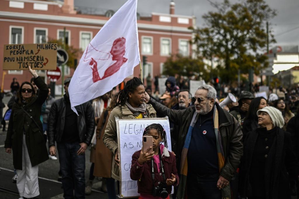 جانب من تظاهرة احتجاجا على الظروف المعيشية في البرتغال في 25 شباط/فبراير 2023 (أ ف ب)   