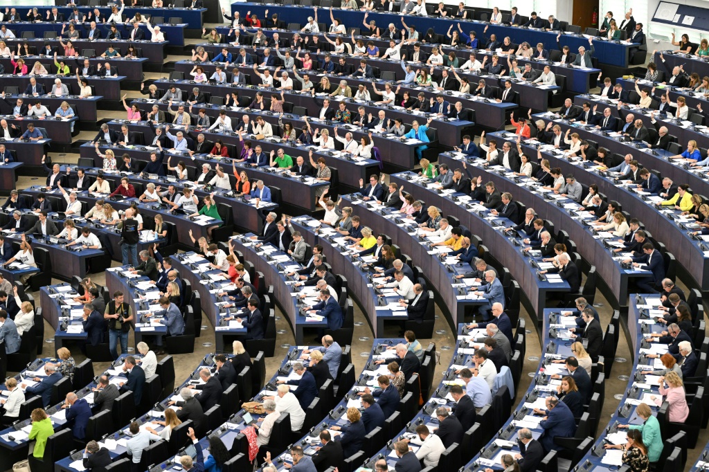 اعضاء البرلمان الاوروبي في ستراسبورغ بتاريخ 12 تموز/يوليو 2023 (ا ف ب)