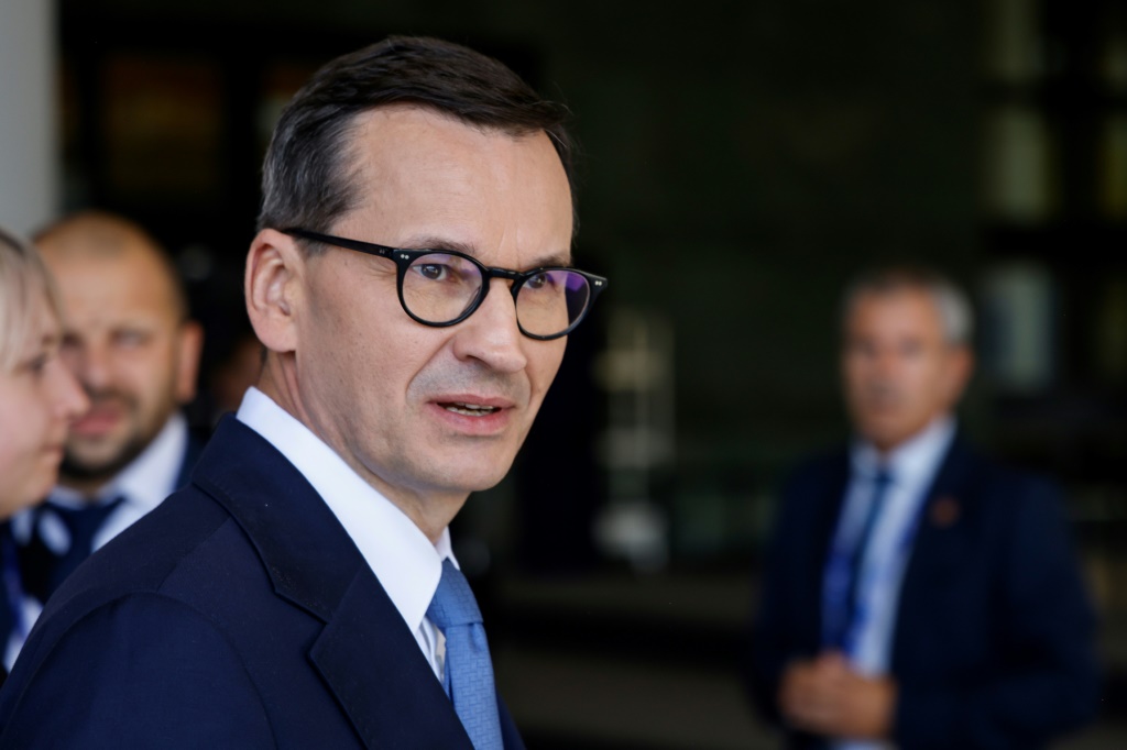 من المتوقع أن يشهد رئيس الوزراء البولندي ماتيوس مورافيتسكي فشل حزب القانون والعدالة في الحصول على الأغلبية (أ ف ب)   