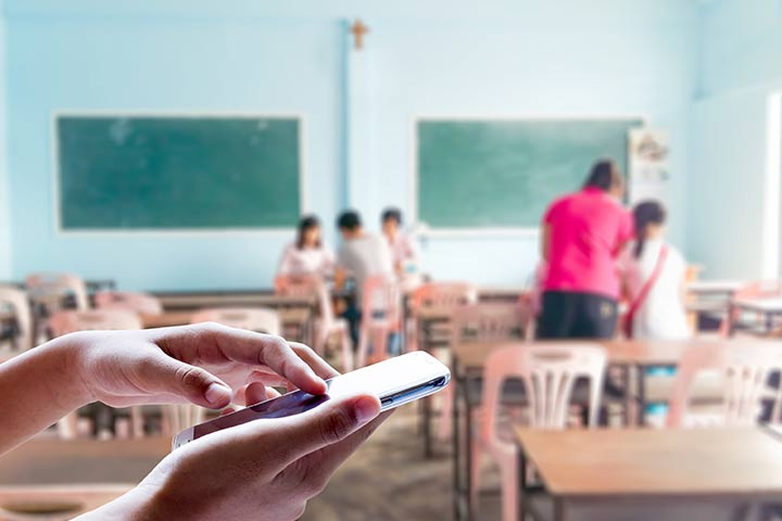 "جروب الأمهات".. متى يكون مفيداً؟ ولماذا يفضل أحياناً الخروج منه؟ (الاسرة)