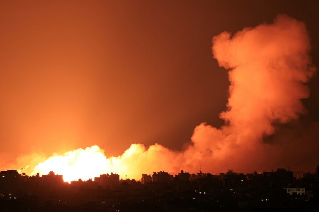 جانب من القصف الإسرائيلي على قطاع غزة (ا ف ب)