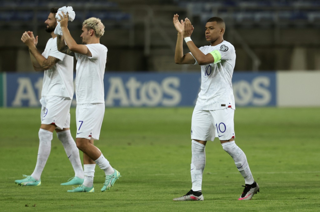 حمل مبابي شارة القائد مع منتخب فرنسا بعد مونديال 2022 (ا ف ب)