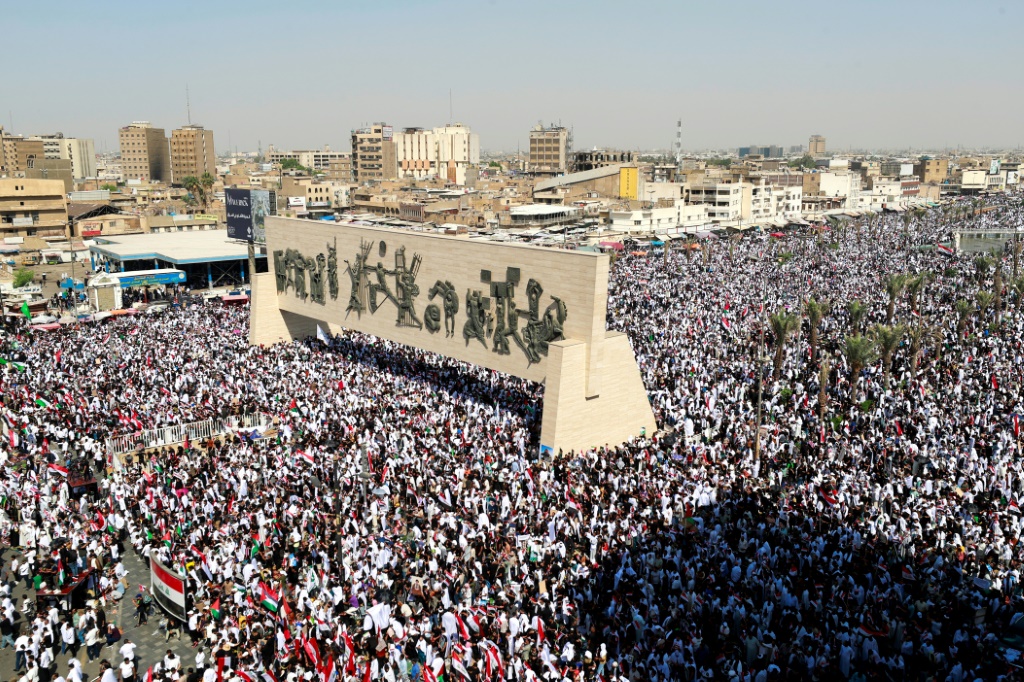 آلاف المتظاهرين في ساحة التحرير في بغداد في 13 تشرين الأول/أكتوبر 2023 (ا ف ب)