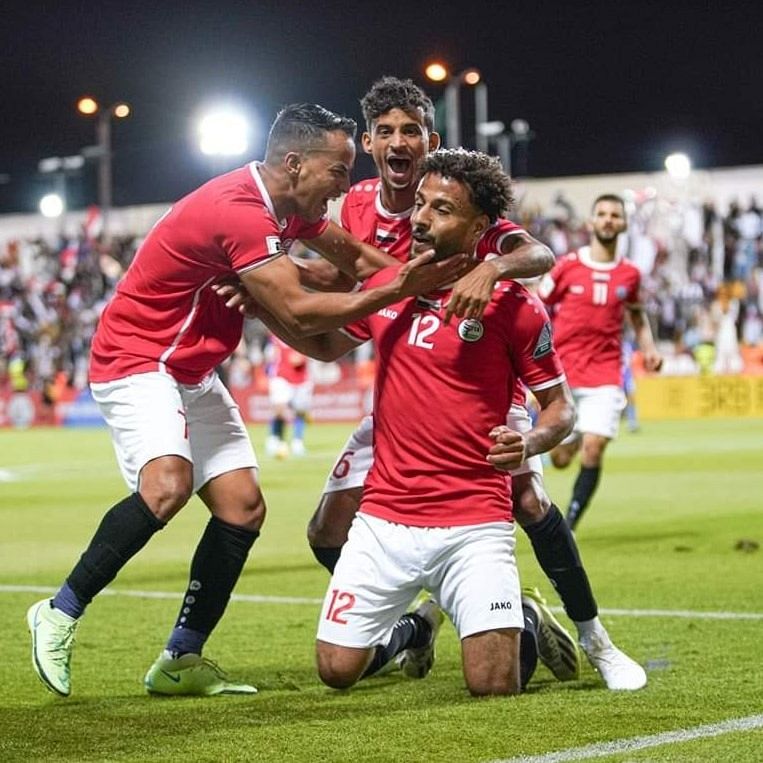 خلال احتفال لاعب المنتخب اليمني أحمد ماهر بتسجيله الهدف الاول ضد منتخب سريلانكا ضمن تصفيات  كأس العالم 2026 (سبأ)