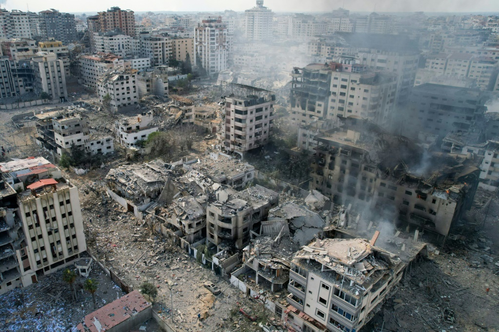 آثار الدمار خلال القصف الإسرائيلي على غزة (ا ف ب)