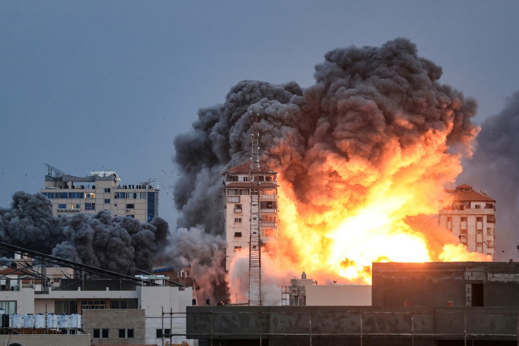 كرة من الدخان جراء القصف الإسرائيلي على قطاع غزة (ا ف ب)