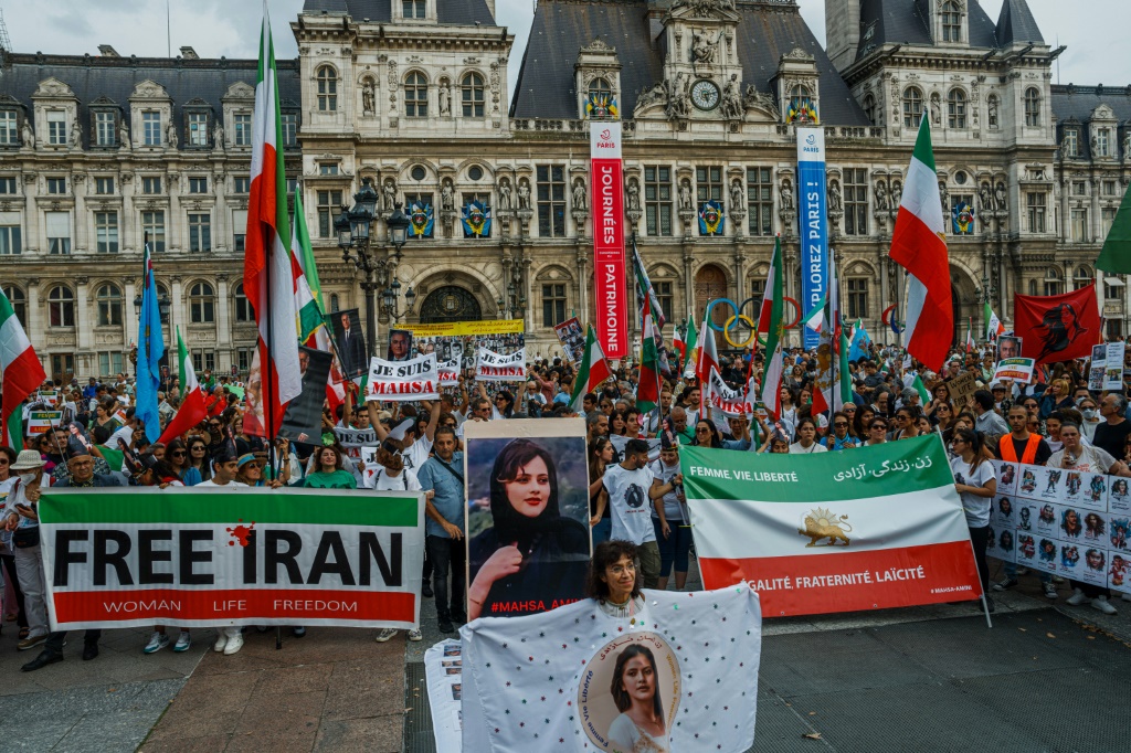 وأثارت وفاة مهسا أميني في الحجز احتجاجات حاشدة في إيران (أ ف ب)   