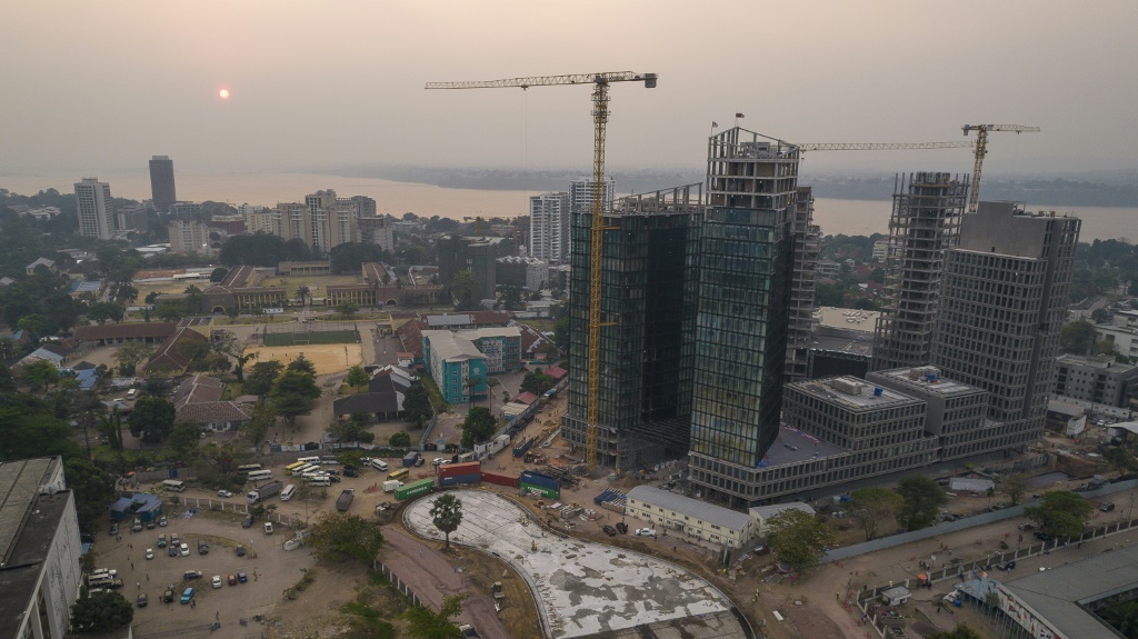 أعمال بناء في الحي المالي في كينشاسا بمنطقة غومبي في 5 تشرين الاول/اكتوبر 2023 (ا ف ب)