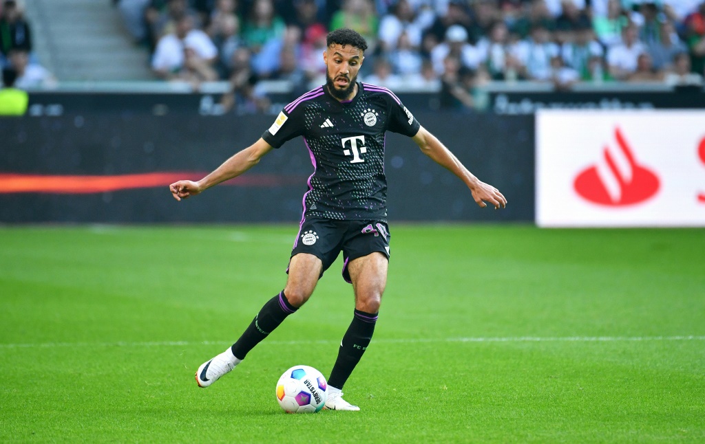 المغربي نصير مزراوي مدافع بايرن ميونيخ خلال مباراة فريقه أمام بوروسيا مونشنغلادباخ في 2 أيلول/سبتمبر 2023 (ا ف ب)