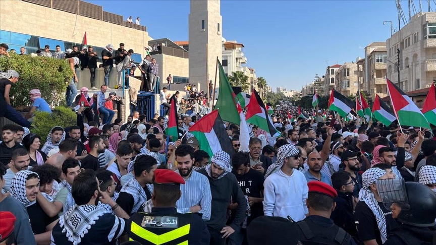 شهدت العاصمة عمان فعاليتين، نظمتا بعد صلاة الجمعة (الاناضول)